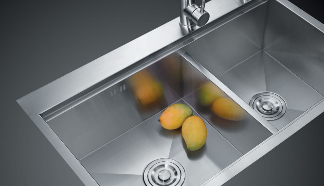 चांदी का रंग स्टेनलेस वाणिज्यिक सिंक डबल कटोरे लक्जरी रसोई सिंक